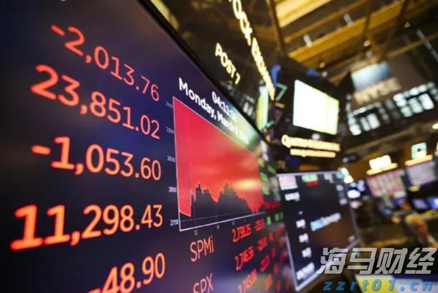 第十五届全运会男子篮球成年组A组参赛球队抵达贵港